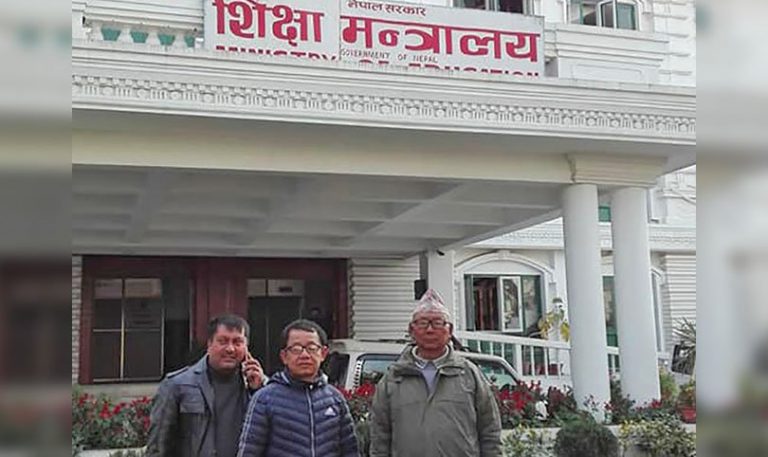 मन्त्रालय धाउँदै गाउँपालिका अध्यक्ष ! गाउँमा पुगेन सिंहदरबार