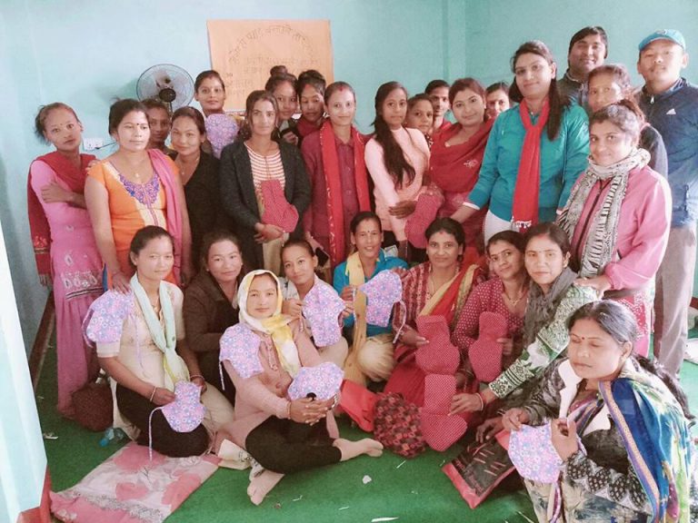 सेनेटरी प्याड निर्माण तालिम प्रदान