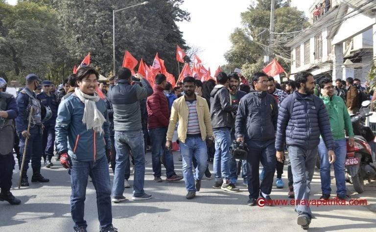 राष्ट्रपतिविरुद्ध नेविसंघ सडक संंघर्षमा