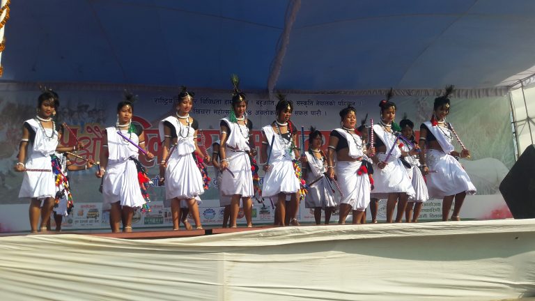 शिव परियारले घाइते अवस्थामै गीत गाएर नचाए