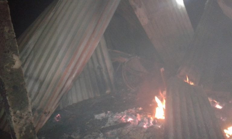 आगलागी हुदा घर जलेर नष्ट