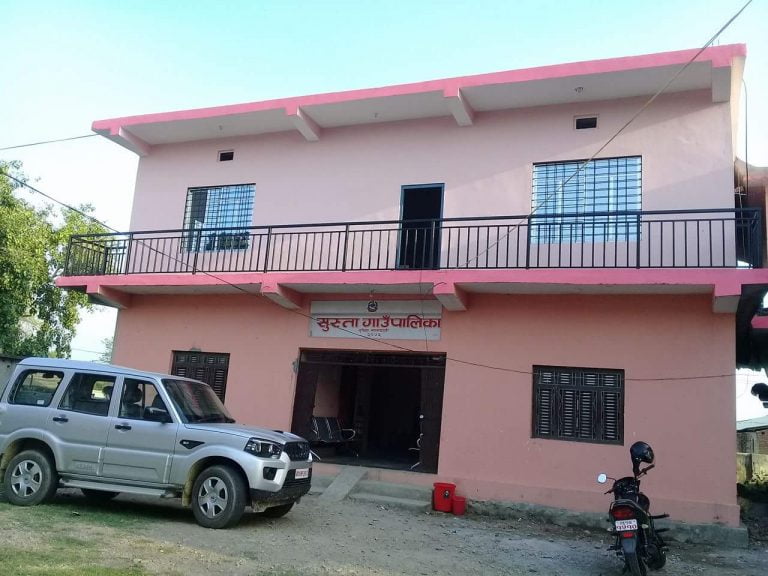 सेवाग्राही मुखी बन्दै २ न वडा कार्यालय सुस्ता