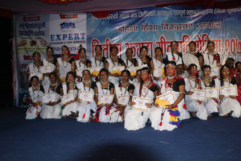 महिला हिंसा विरुद्धको झम्टा गीत प्रतियोगितामा सङवा महिला समूह प्रथम