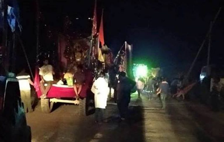 कर्फ्युकाे बीच दुर्गा मूर्ति विसर्जन ( फाेलाेअप )