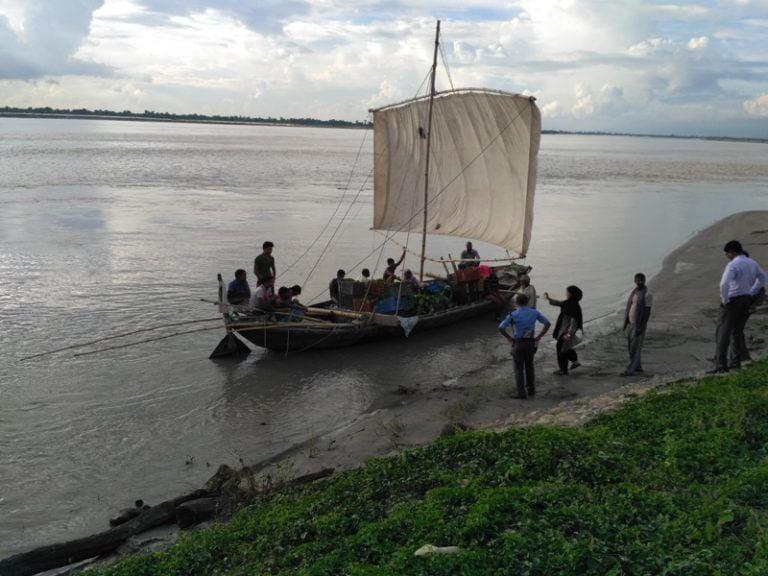 नदी पारीकाे गाउं सुस्तामा सीमा विहिन सास्ती.. फाेटाे फिचर…..
