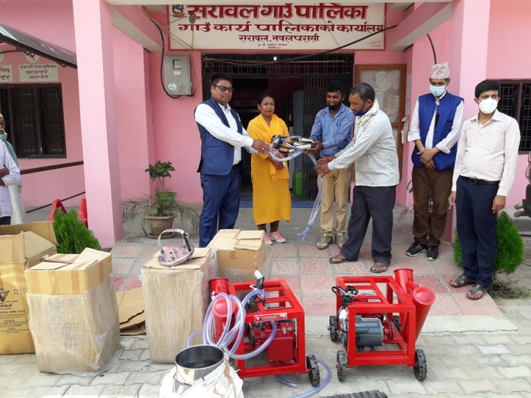 व्यावसायिक पशुपालकलाई मिल्किङ्ग मेसिन तथा काउमेट प्रदान