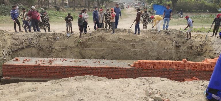 एस एस बी ले राेक्याे नेपाली निर्माणः काम ठप्प