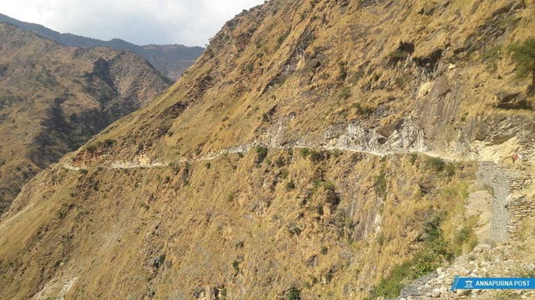 चीनसँग सीमा जोडिएको तिंकर नाका सुरक्षाविहीन