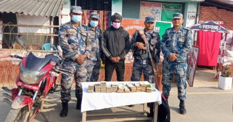 मोटरसाइकलको टयांकीभित्र भेटियो ३८ लाख, एक पक्राउ