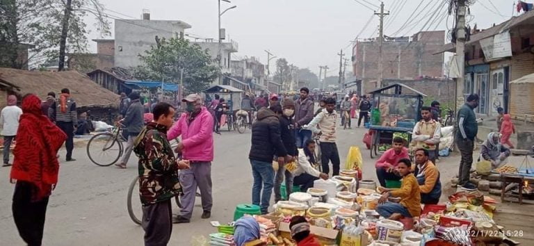 नवलपरासीमा प्रशासनको चरम लापरवाही हाटबजार सञ्चालनमा