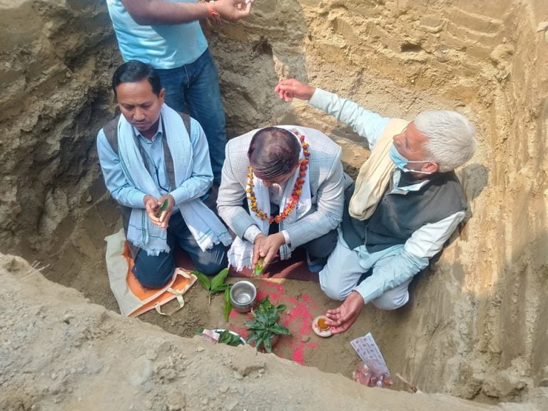 मर्चवार क्षेत्रमा २० लाखकाे भवनकाे शिलान्यास