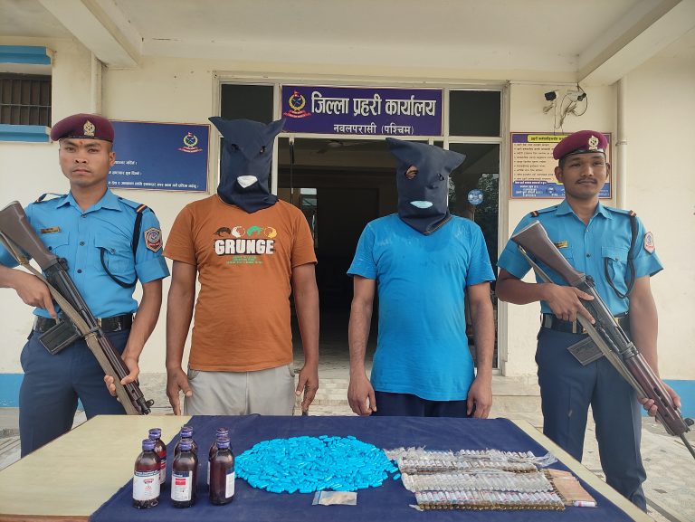नवलपरासीमा लागु औषध सहित दुई जना पक्राउ
