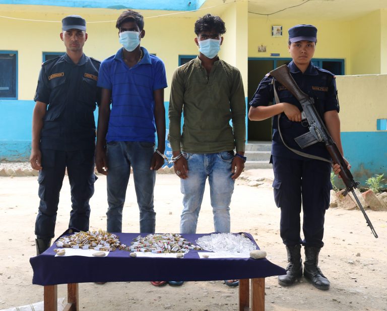 नवलपरासीमा लागुऔषध सहित २ जना पक्राउ