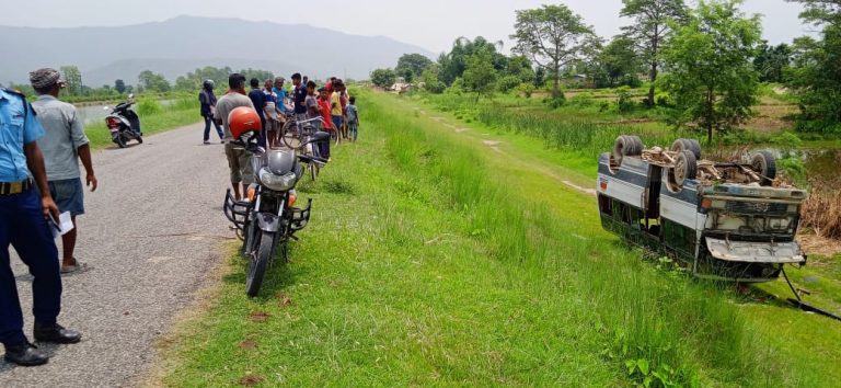 प्रतापपुरमा बस दुर्घटना, चालक सहित ६ जना घाईते