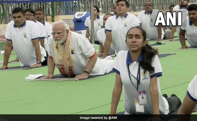 भारतीय प्रधानमन्त्रीले गरे योग, भाजपाले देशभर कार्यक्रम गर्दै