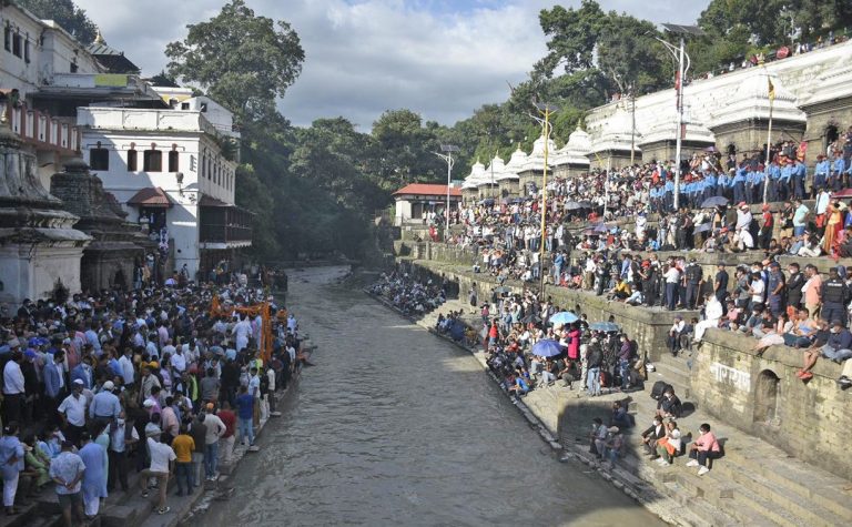 कांग्रेस नेता गिरीको पशुपतिनाथमा राजकीय सम्मानका साथ अन्त्येष्टि