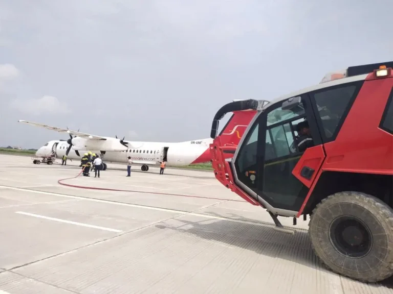 जहाजकाे आपतकालीन अवतरण