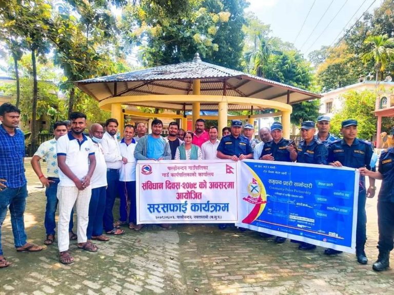 संविधान दिवसको अवसर पाल्ही भगवती मन्दिर परिसर सरसफाई