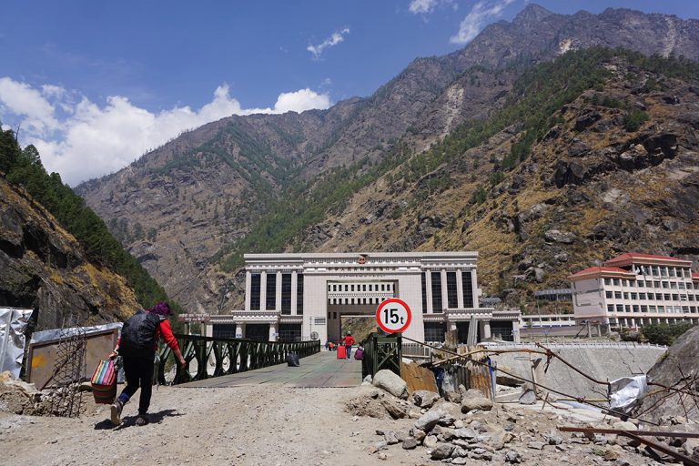 चिनको अघोषित नाकाबन्दीले नेपालको अर्थतन्त्र प्रभावित, मारमा व्यवसायी
