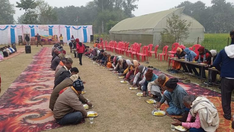 पाल्हिनन्दनमा खिचडी खुवाउदै मनाइयो मकर संक्रान्ति