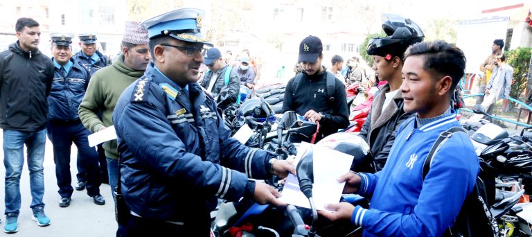 हराएको २० थान दुई पाङग्रे सवारी साधन फेला पारी सम्बन्धितलाई हस्तान्तरण