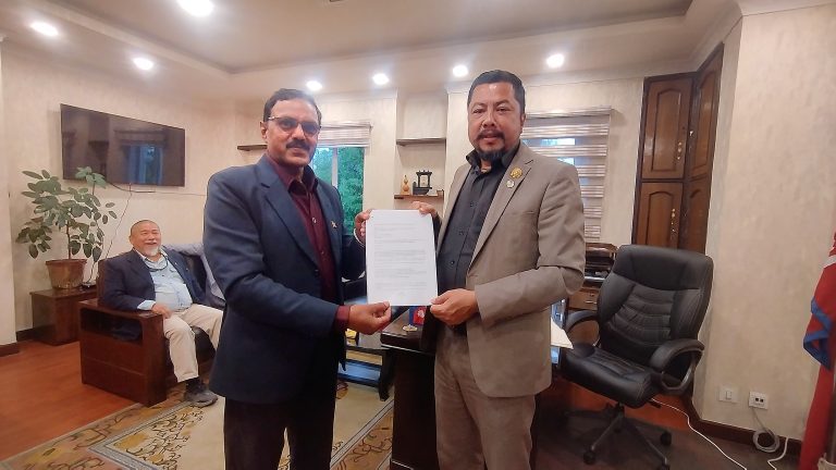 गण्डक जलविद्युत केन्द्रको उत्पादन घट्नुको कारण र समाधानसहित ऊर्जा मन्त्रीलाई सुझावपत्र पेश